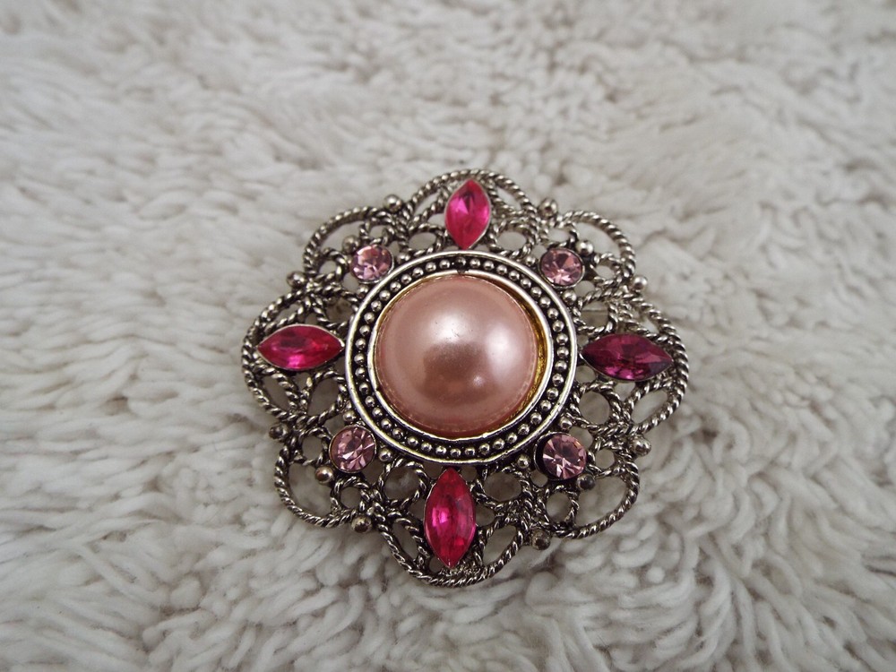 Silvertone Pink Pin (H14)