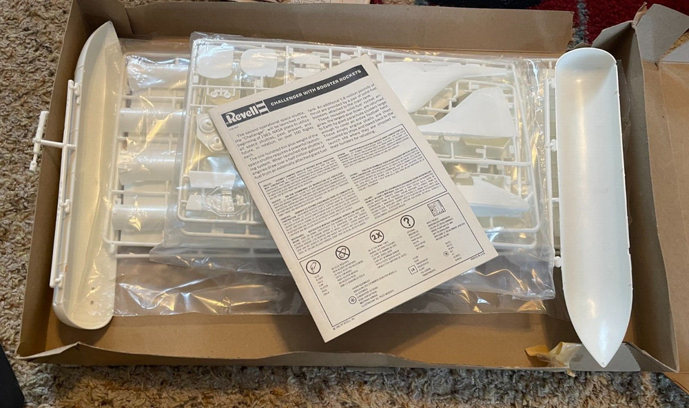 Revell 1:144 Scale SPACE SHUTTLE CHALLENGER w/BOOSTERS/CARGO/& MORE Open BOX