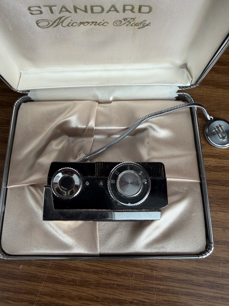 Vintage Standard Micronic Ruby SR-H437 8 Transistor Micro AM Radio, Untested.