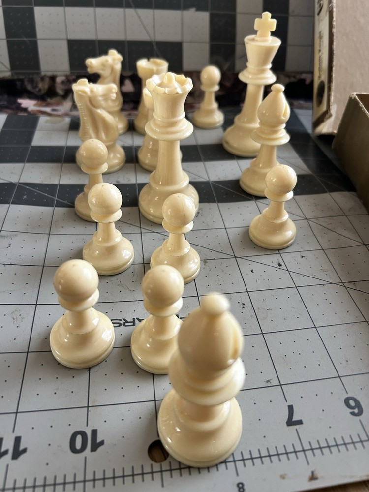 Vintage Gallant Knight Plastic Chess Set