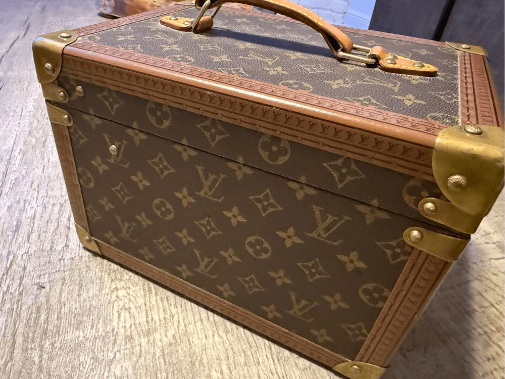 100 authentic Louis Vuitton trunk