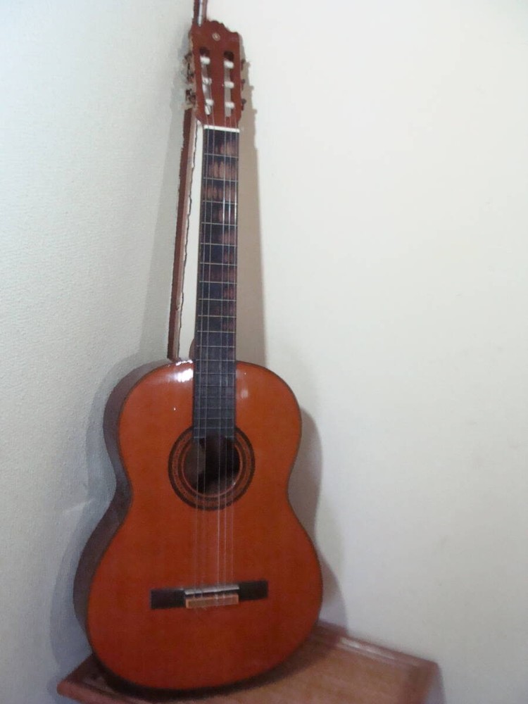 Yamaha C-400 Classical Guitar Gut Strings Junk Item