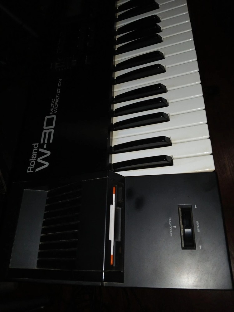 Roland W-30 Workstation Keyboard Piano Synth Sampler Sequencer MIDI