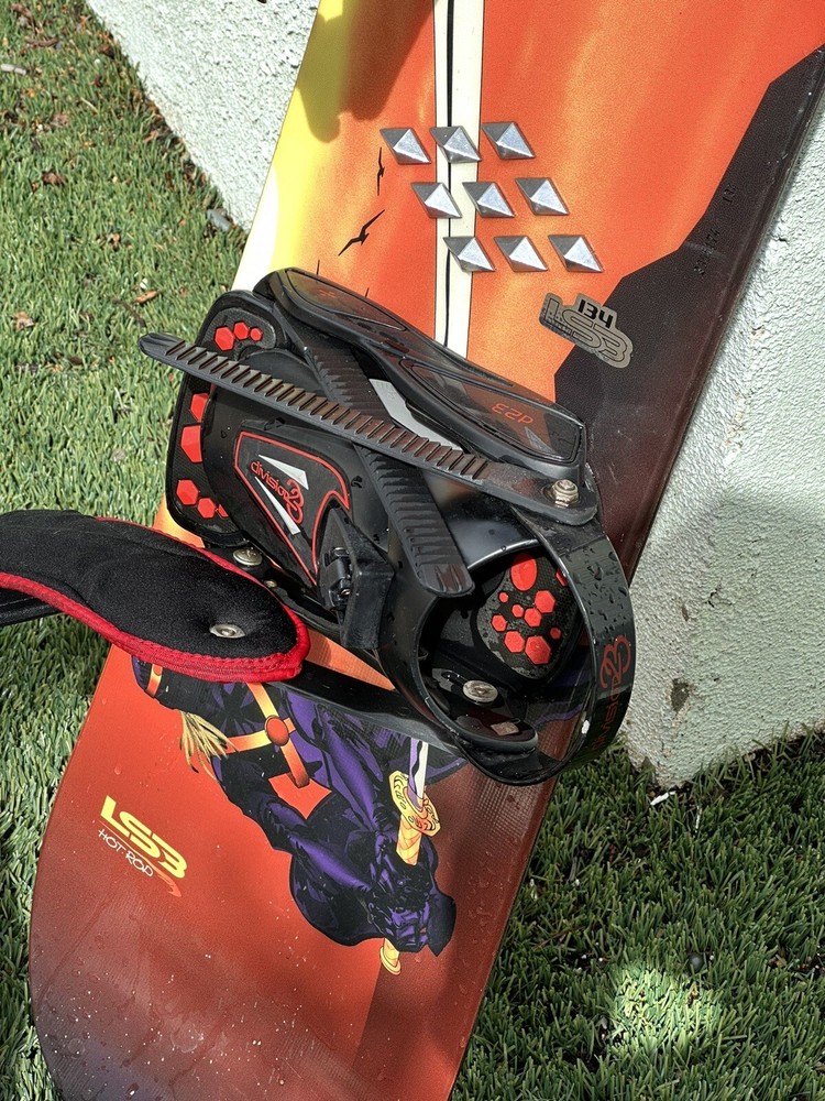 LIQUID LSB HOT ROD SNOWBOARD - SIZE 134 CM - WITH DIVISION23 BINDINGS