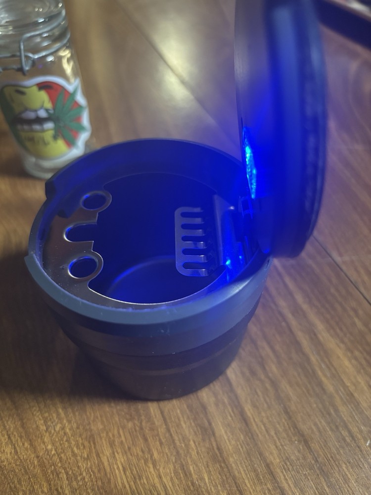 Smokezilla Light Up Ashtray & Accessories