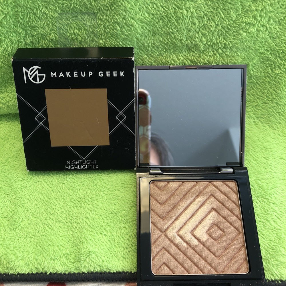 Makeup Geek Highlighter Compact, Nightlight Highlighter 0.25oz New (C204)