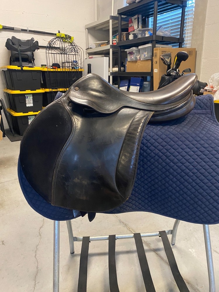 DG Stackhouse Jump Saddle 17”