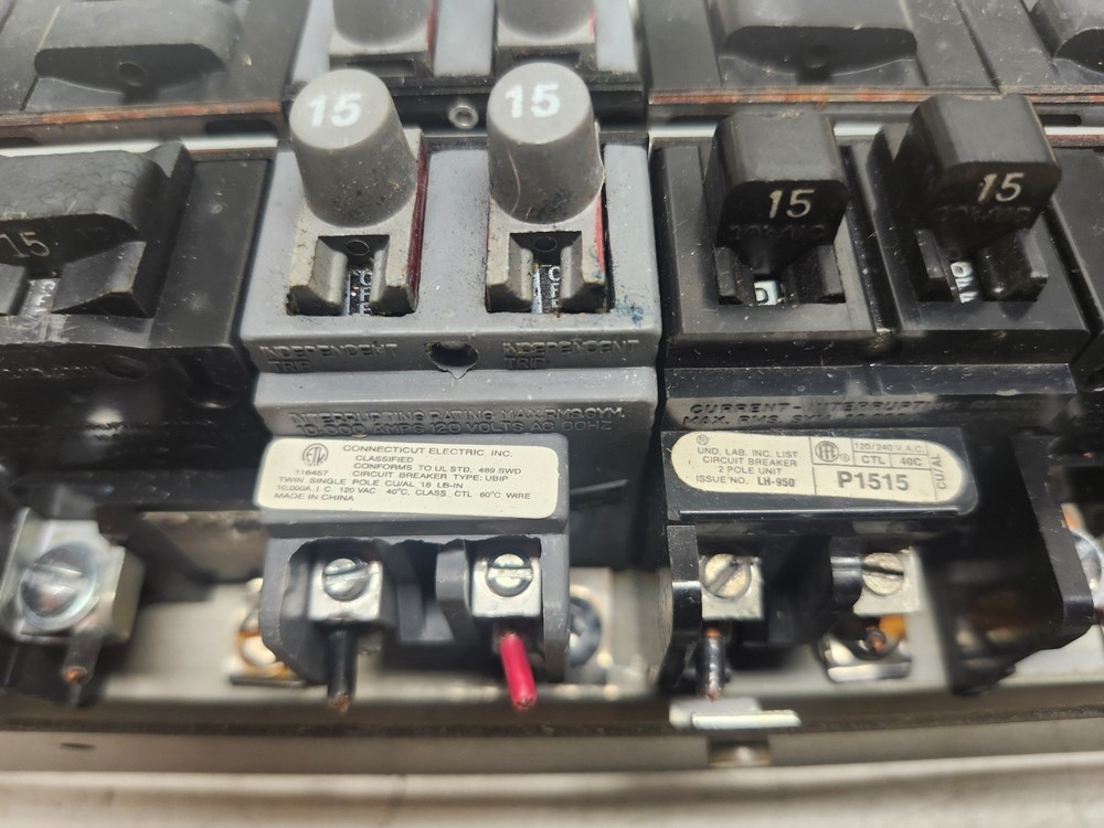 ITE / Siemens Pushmatic Load Center With Assorted Breakers P/N: 52851