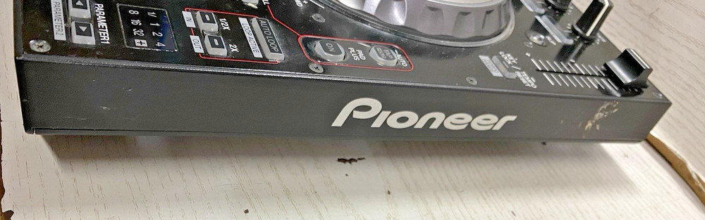 Pioneer DDJ-SR DJ Controller with carrying case.