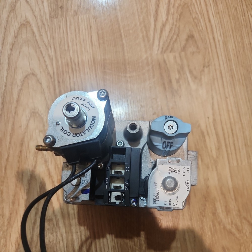 36e27 208 157022 Gas Valve