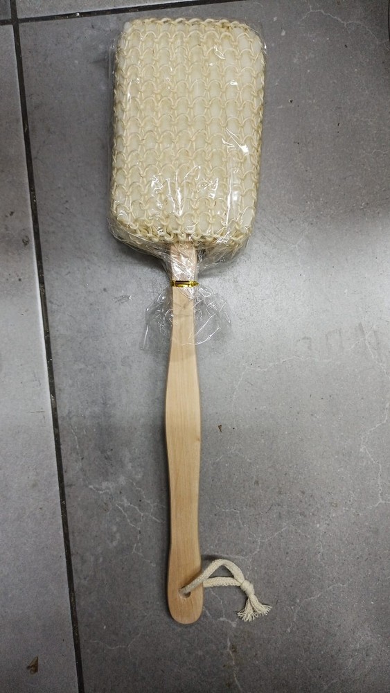 Loofah Bath Scrubber with Wooden Handle ليفة استحمام بمقبض خشبي