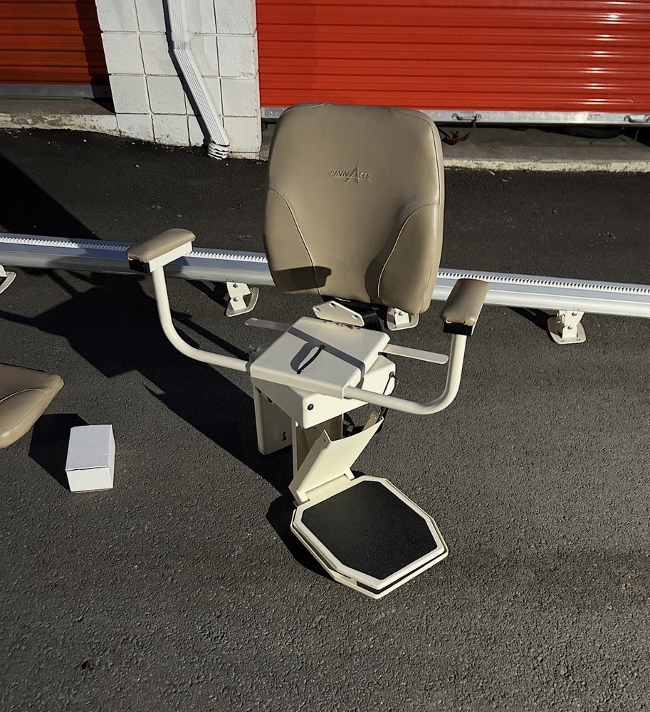 Harmar Pinnacle SL 600 Stairlift ***
