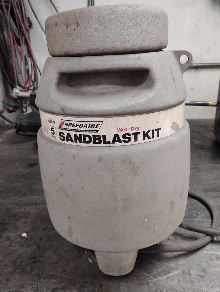 Speedaire 5 gallon sandblast kit