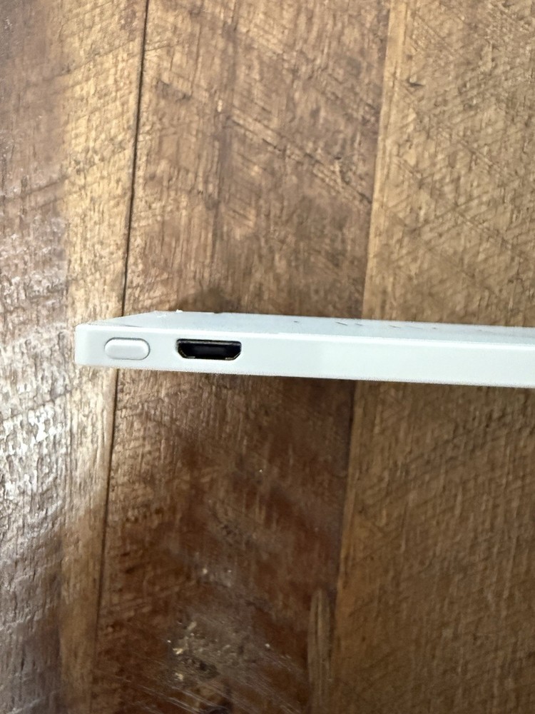 CLUTCH LIGHTNING CHARGER White