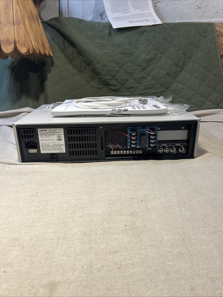 SANYO SRT-8040 VHS 40 HOUR RECORDER