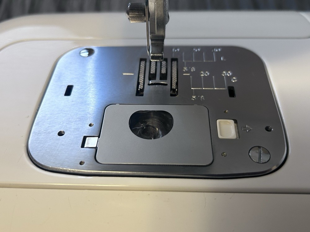 SINGER Quantum XL-150 Sewing Machine Japan Computerized Embroidery Tested READ