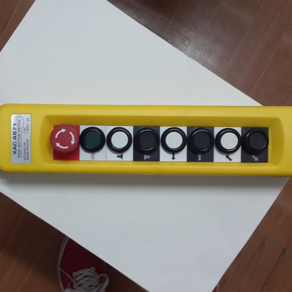 1PCS  Pendant Control Stations Crane 8 Pushbutton Switch  XAC-A871