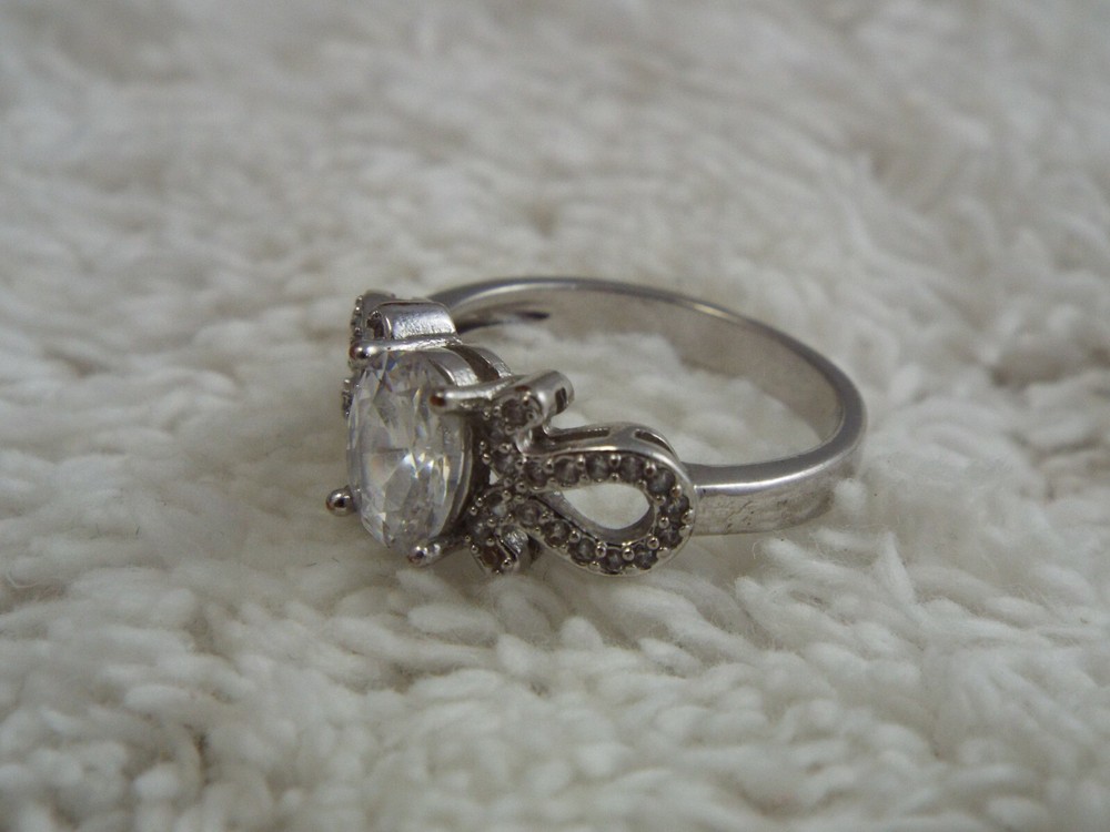 Silvertone Rhinestone Ring ~ Size 6.5 (C62)
