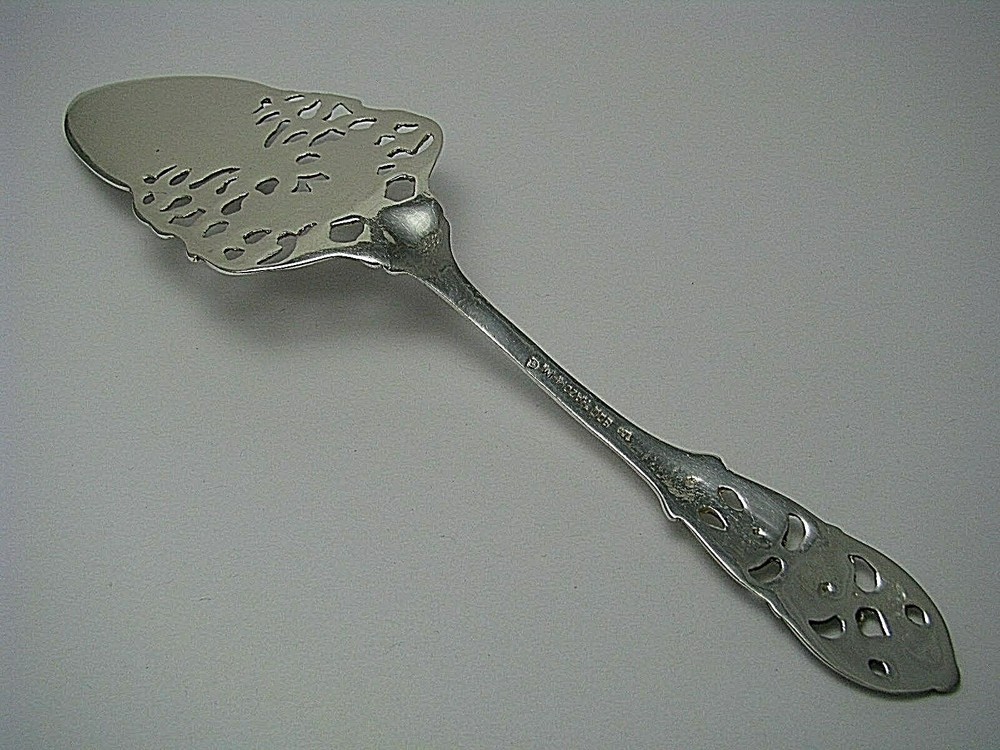 SILVER PIE SERVER CAKE SERVER 800 Silver Floral Pattern Hazorfim Israel ca1960s