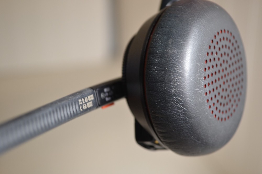 GENUINE Plantronics Wireless Bluetooth Headset W8220T