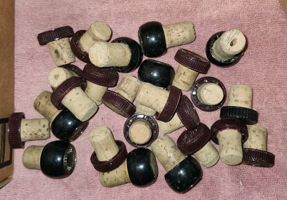 (F7) --- Lot 180 Used Wine Corks