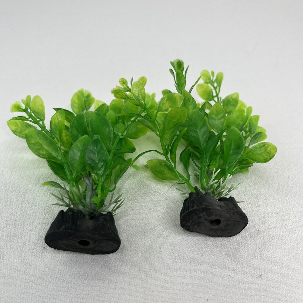 2PC Xunyee Plastic Aquarium Plants