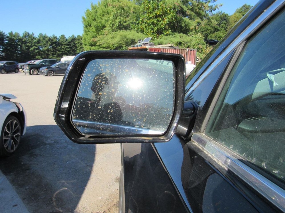 TRAVERSE 2019 Glove Box 1076809