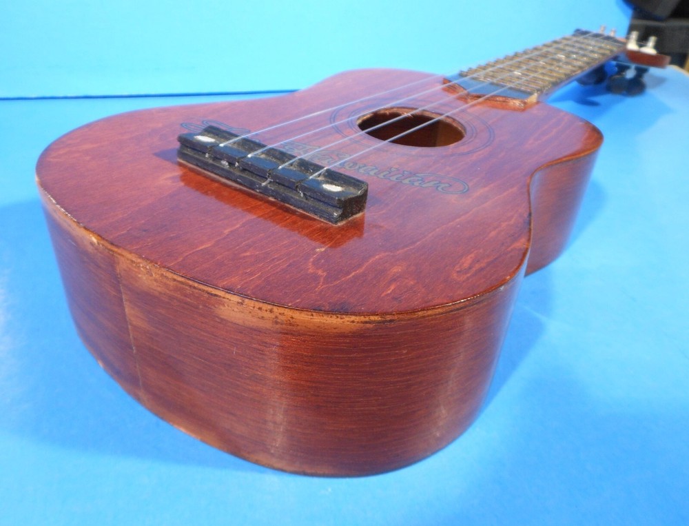 THE HAWAIIAN UKULELE SOPRANO NICE CONDITION!