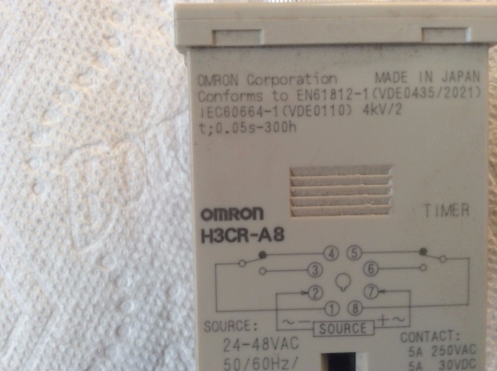Omron H3CR-A8 Timer