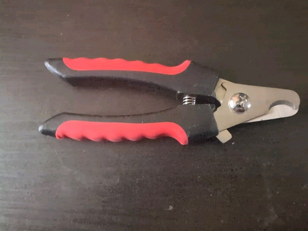 Pet Nail Clippers, Clean + Sharp, Grip Handles
