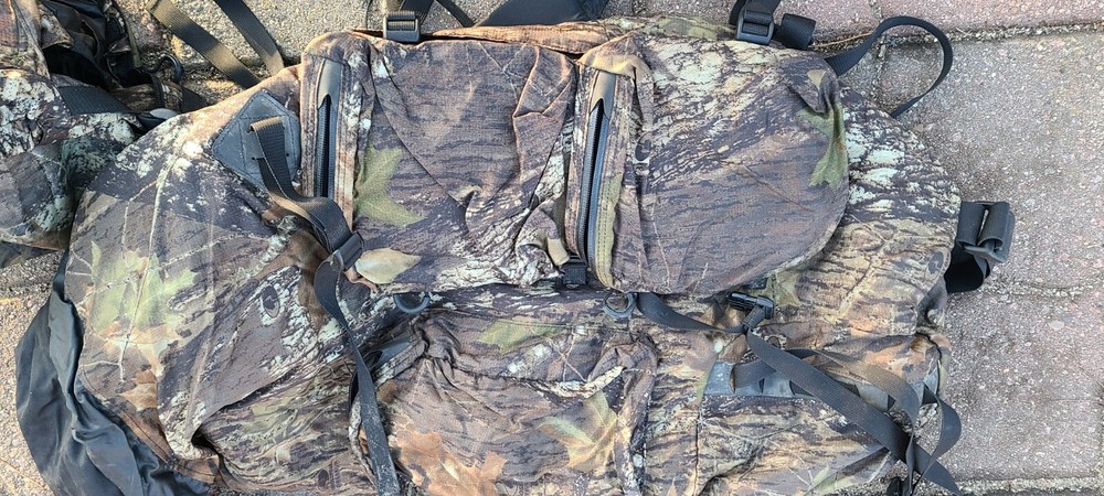 Cabela's Advantage Timber Camo Hunting Backpack Rain cover