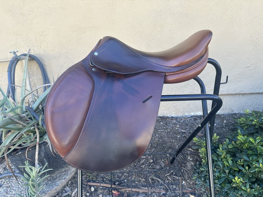 17.5” Arc De Triomphe Gazelle Jumping Saddle
