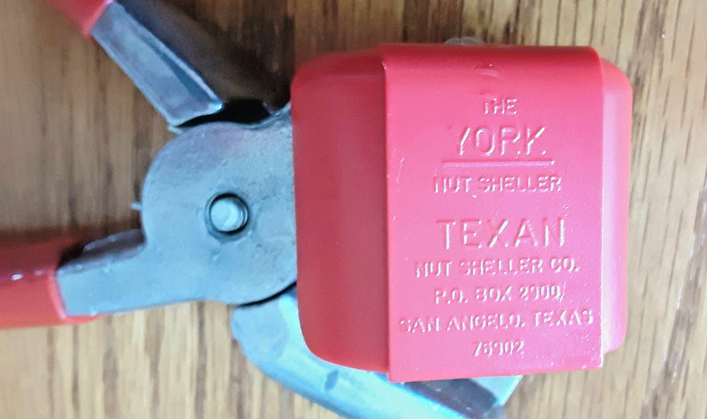 Nut Sheller -The Texan "York" Nut Sheller/Cracker
