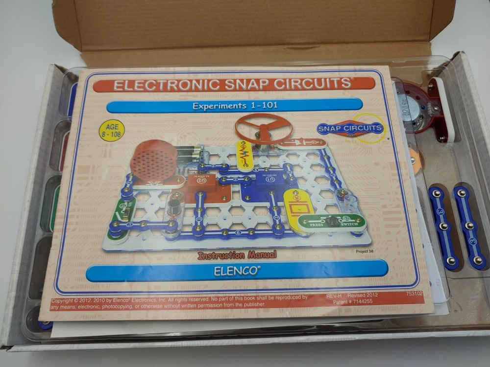 Snap Circuits Jr SC 100 Electronics Discovery Kit