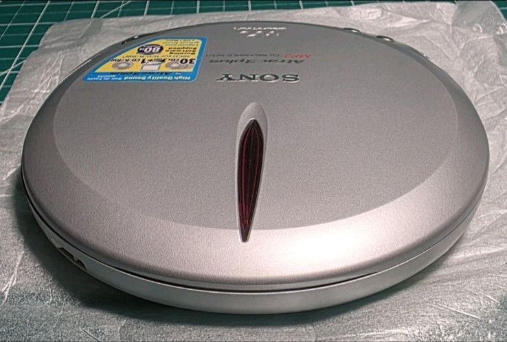Sony Walkman CD Player D-NE511 Mp3 Atrac3plus Silver Open Never Used