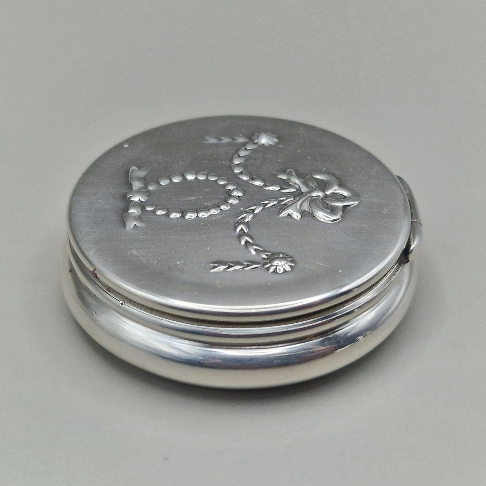 Superb Solid Silver Snuff/Pill Box by Carr's of Sheffield Ltd Sheffield 1994