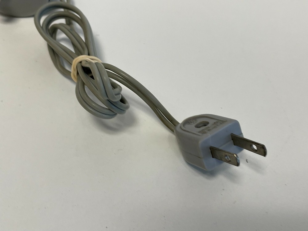 A1: Bausch & Lomb IST Microscope Light