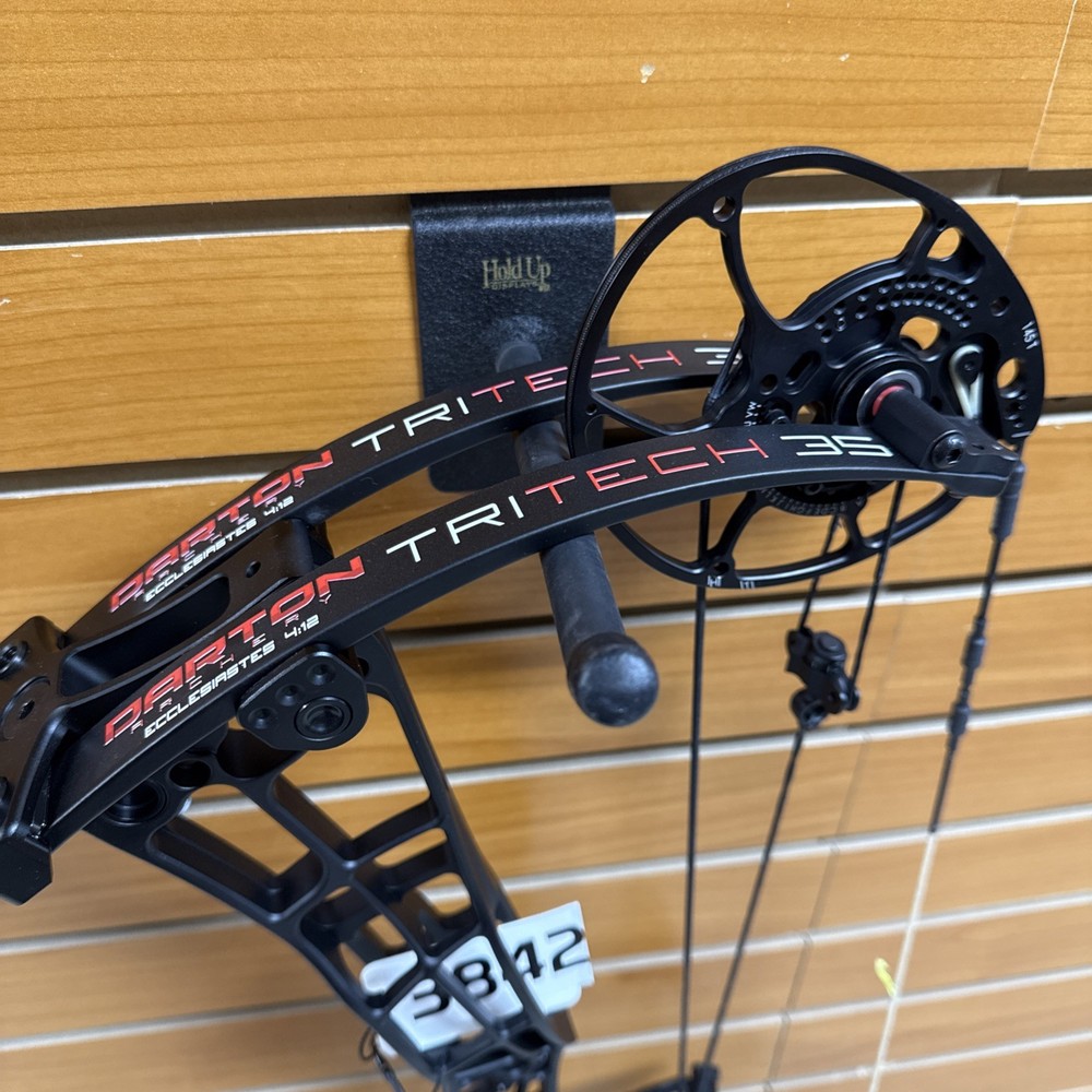 Item 3842 - Darton Archery Compound Bow - Tritech 35 - RH - Black