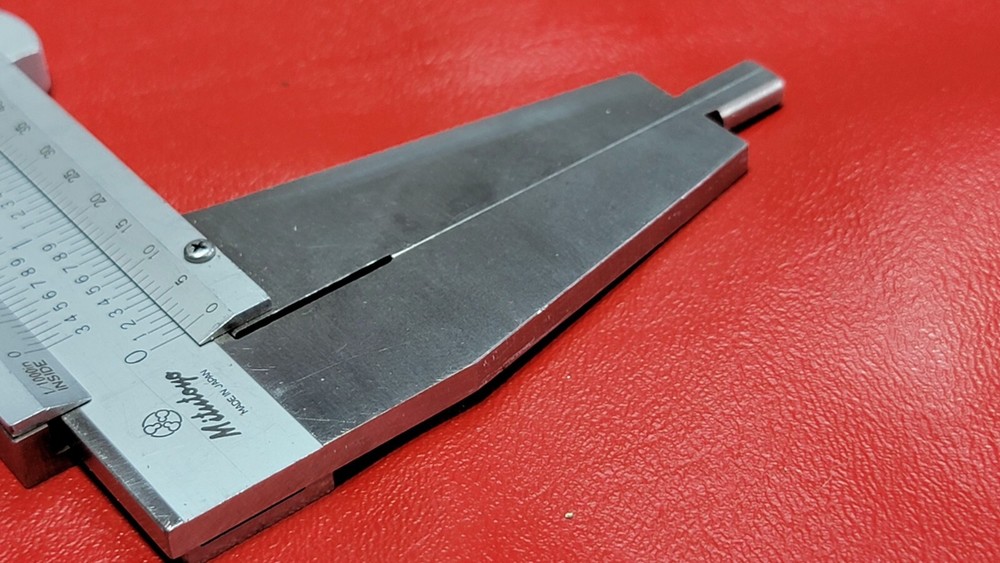 MITUTOYO 160-124 0"-12" VERNIER CALIPER (A33)