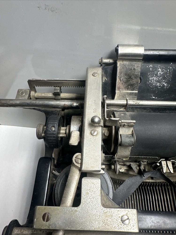 Underwood Typewriter #5 Serial #2425448 NEEDS TLC READ