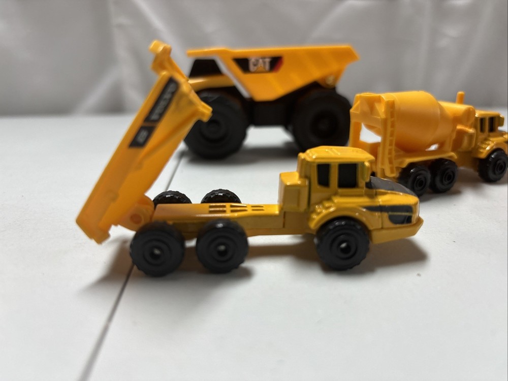 6 Construction Toy Vehicles ￼