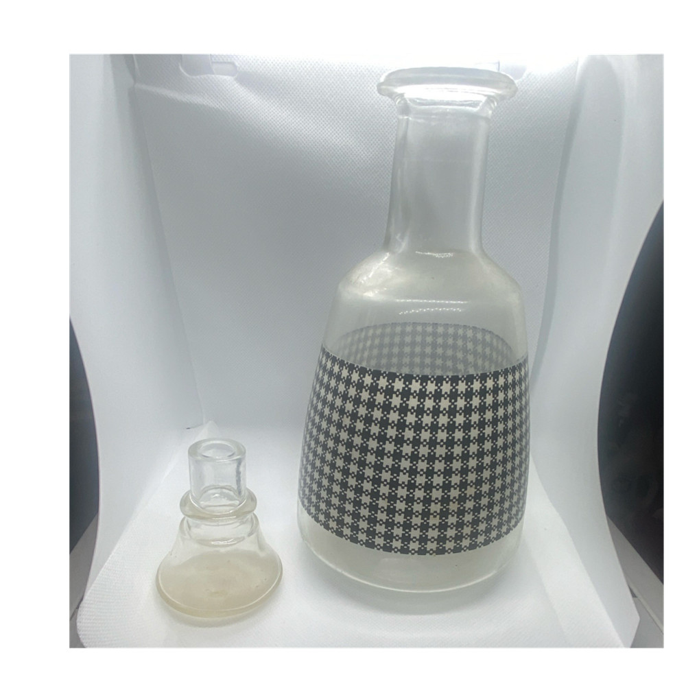 PYREX 32 oz Glass Decanter Houndstooth Pattern Black White with Stopper