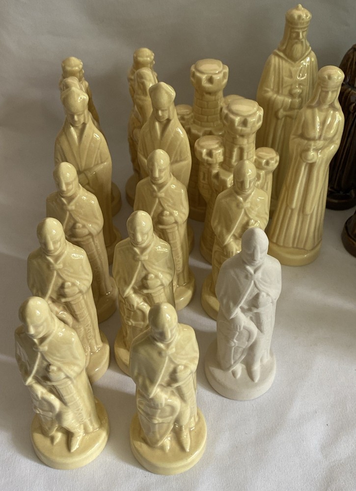 Vintage Alberta's Molds Ceramic Chess Set 32 pc 1973 READ