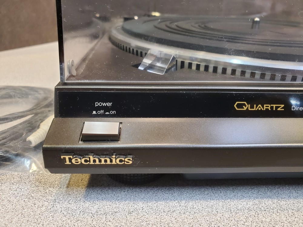 TECHNICS SL-QD33 Stereo Turntable, Quartz Direct Drive Automatic, Tested Working
