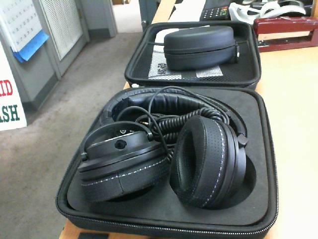MACKIE MC-350 HEADPHONES