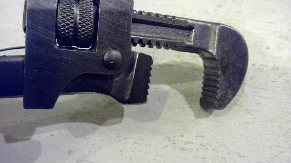 SMALL TRIMO SIZE 8" ADJUSTABLE PIPE WRENCH - VINTAGE