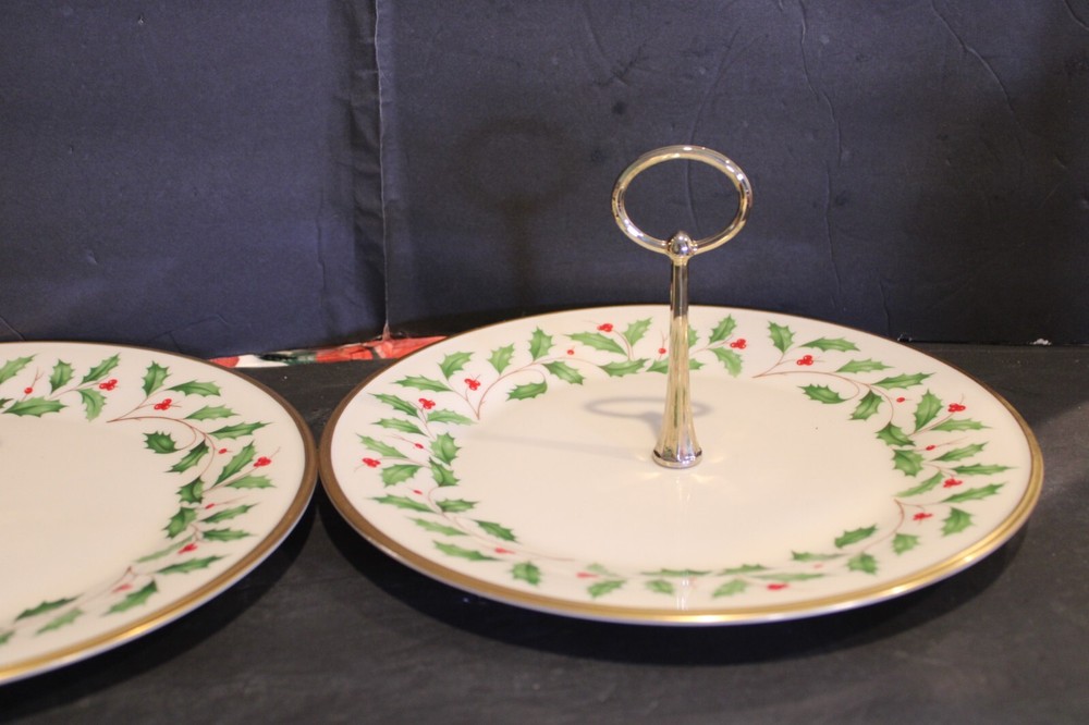LENOX HOLIDAY CAKE PLATE (DINNER PLATE)