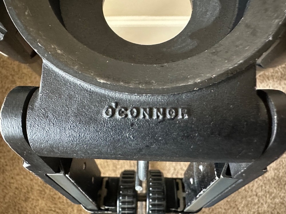 Classic OConner 100mm Tripod, built-in Spreader, OConner Black Travel Case