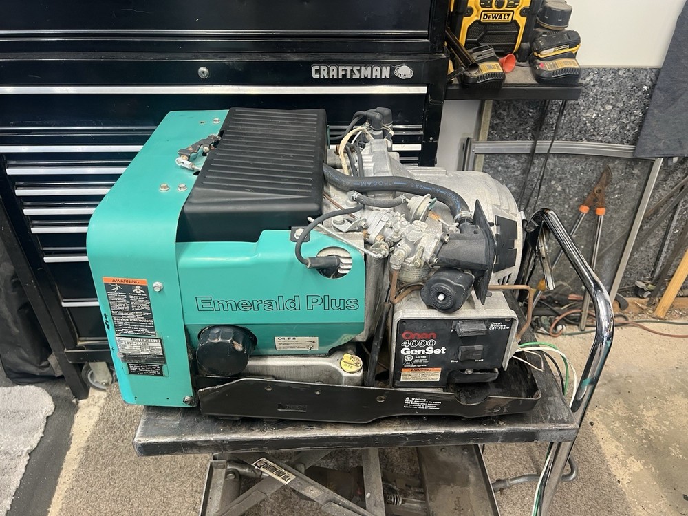 ONAN EMERALD PLUS GENERATOR  4000 WATT (click Item Description Needs Work)