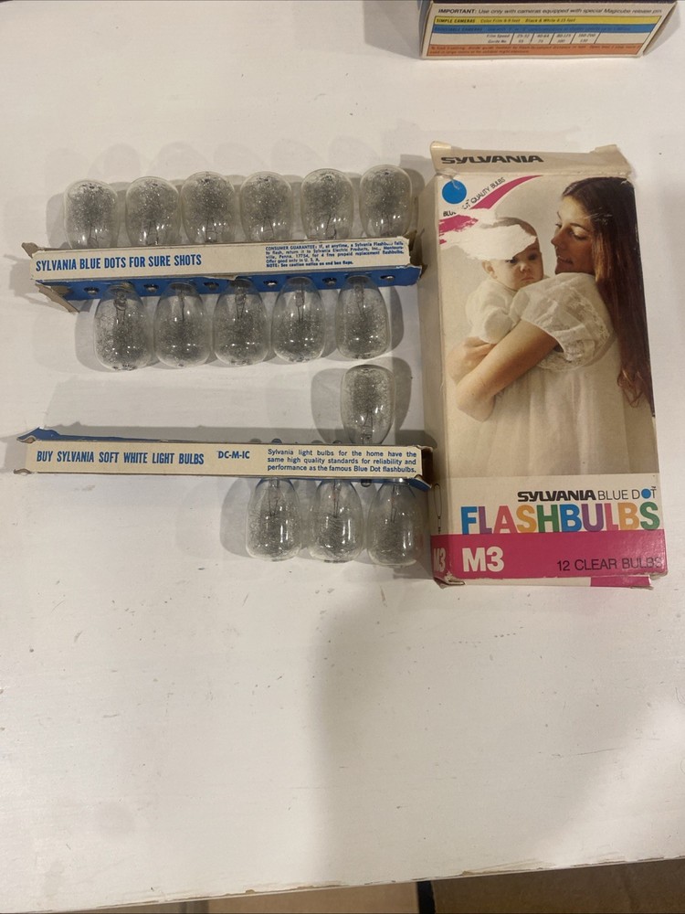 Sylvania Blue Dot Flash Lot - MAGICCUBES, FLASHCUBES, FLASHBULBS